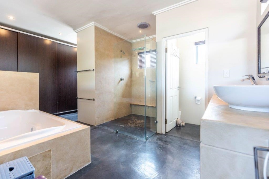 3 Bedroom Property for Sale in Vredehoek Western Cape